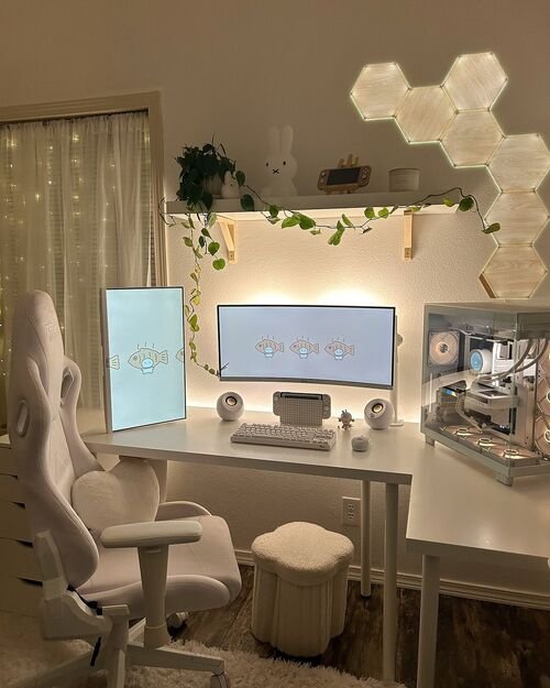 Achieve sleek sophistication with an all-white modern desk setup
